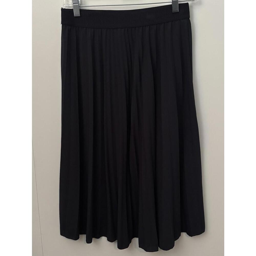Zara Pleated Skirt, size 10, Black
